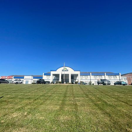 Days Inn By Wyndham Madisonville Bagian luar foto