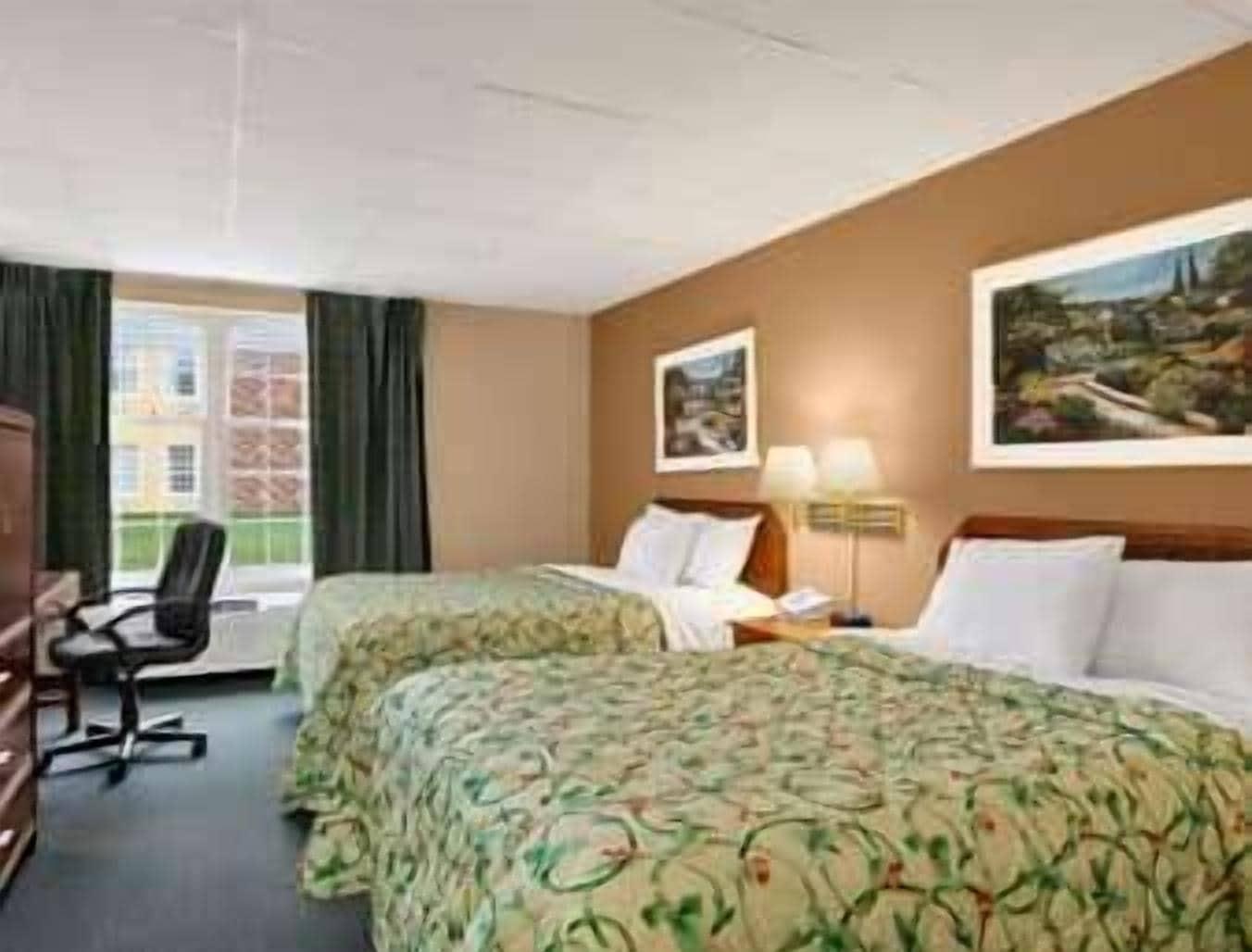 Days Inn By Wyndham Madisonville Bagian luar foto