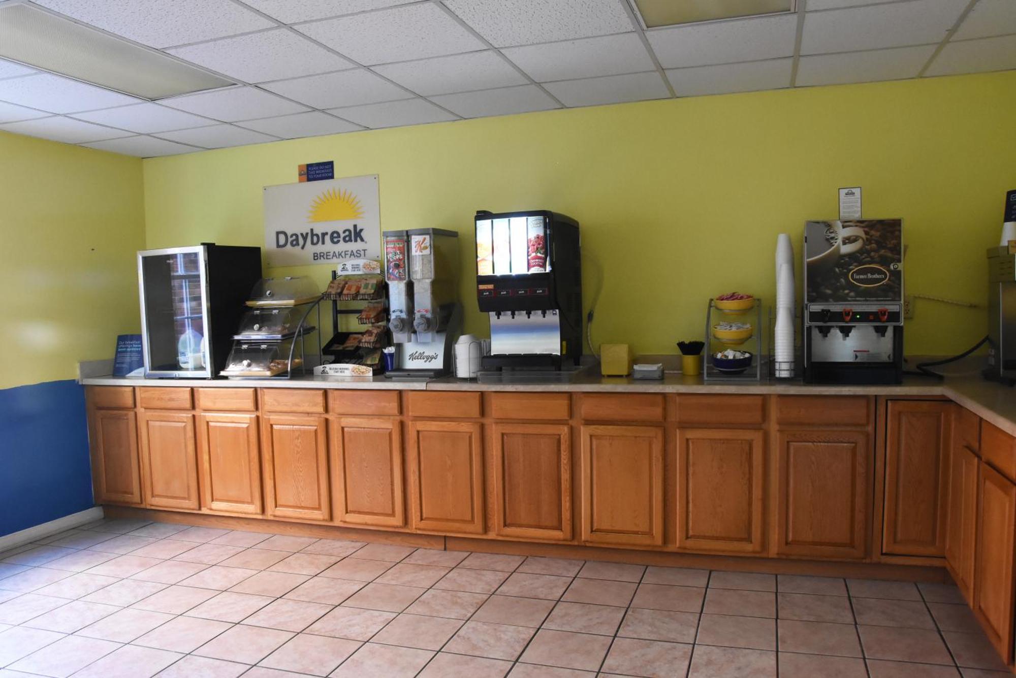 Days Inn By Wyndham Madisonville Bagian luar foto