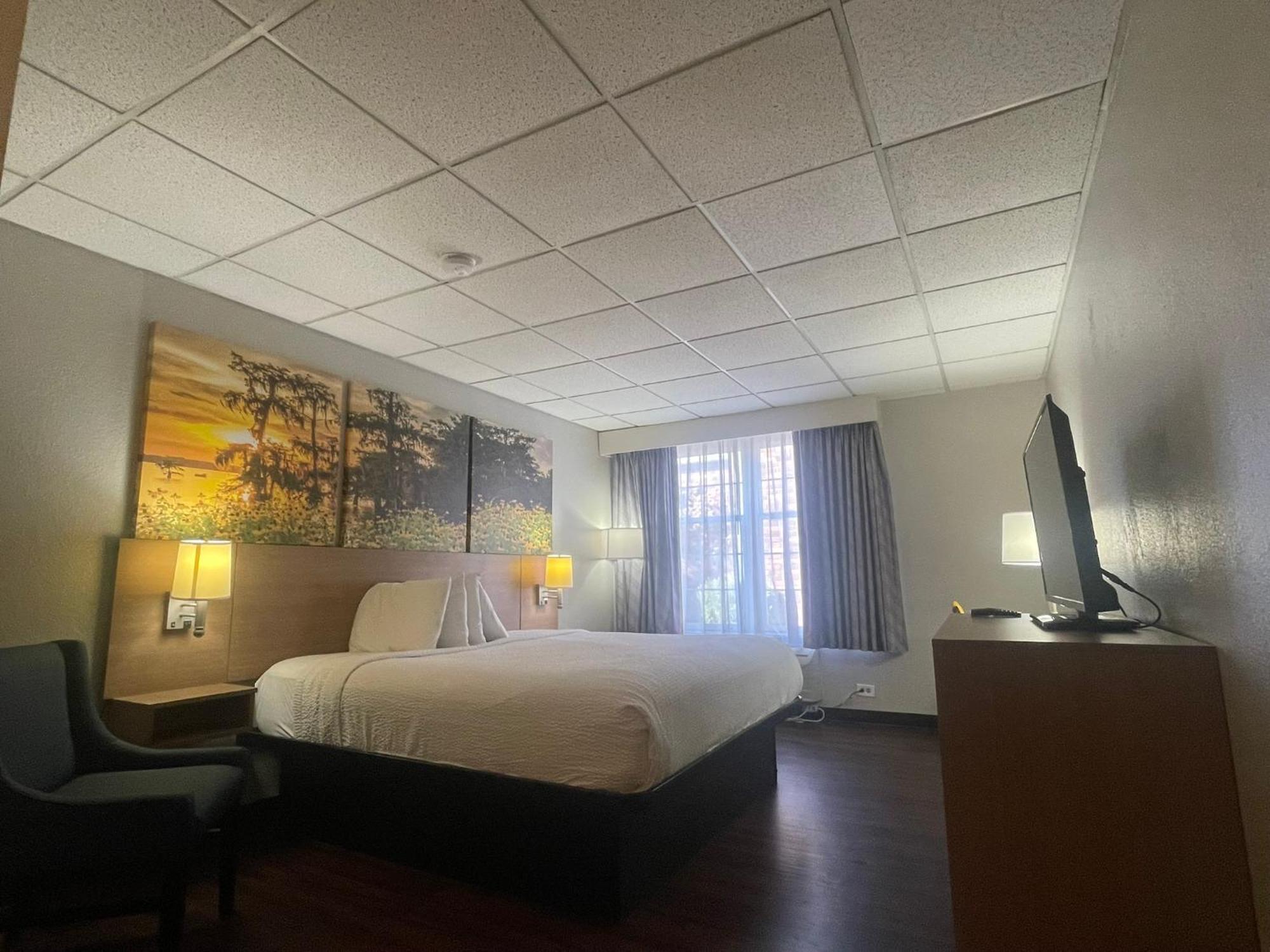 Days Inn By Wyndham Madisonville Bagian luar foto