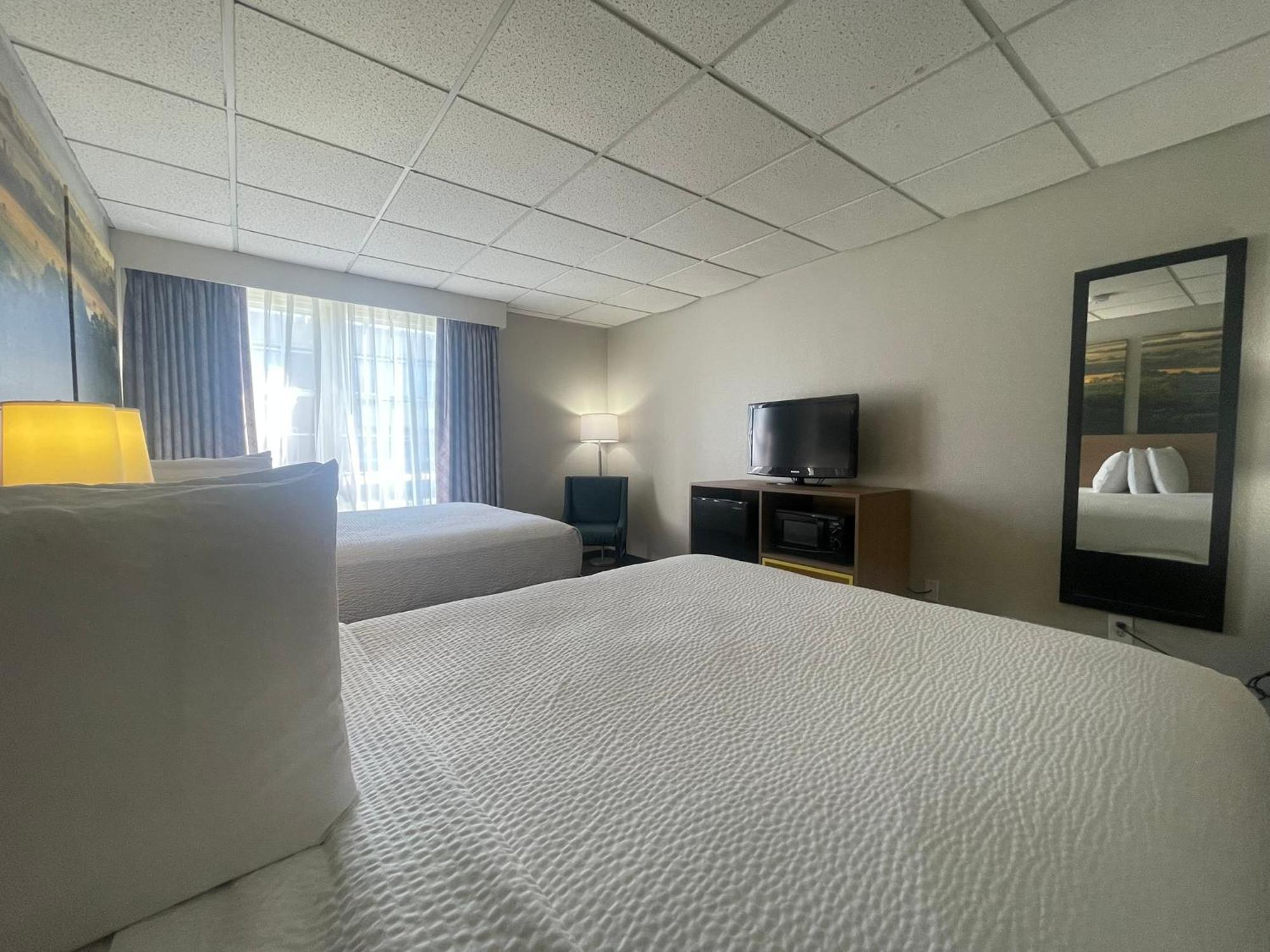Days Inn By Wyndham Madisonville Bagian luar foto