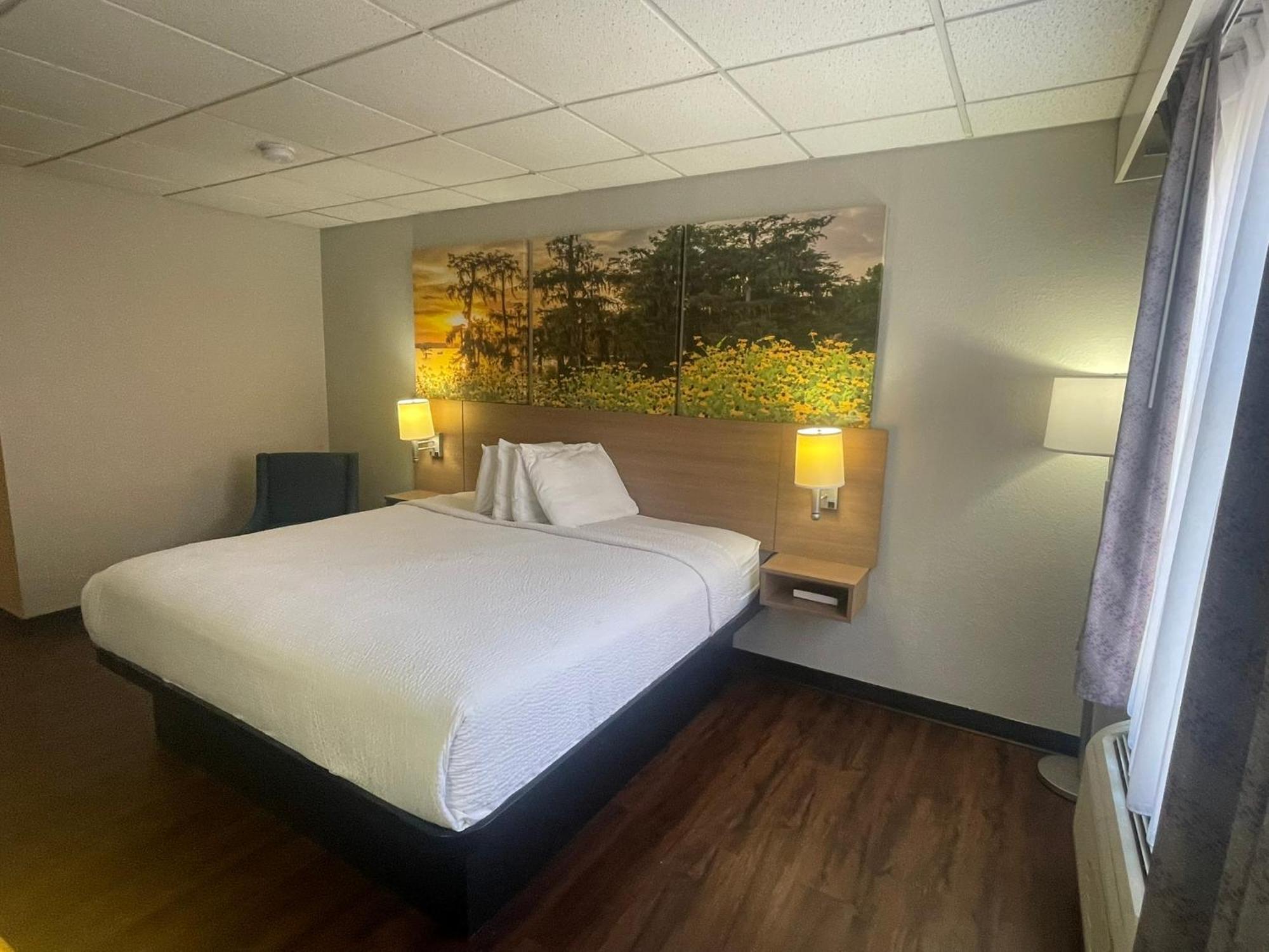Days Inn By Wyndham Madisonville Bagian luar foto